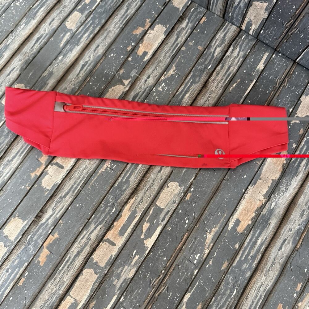 Lululemon Fast and Free Run Belt Red Zippered Adjustable Lightweight XS/S